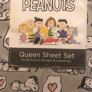 NWT Peanuts Queen Sheet Set